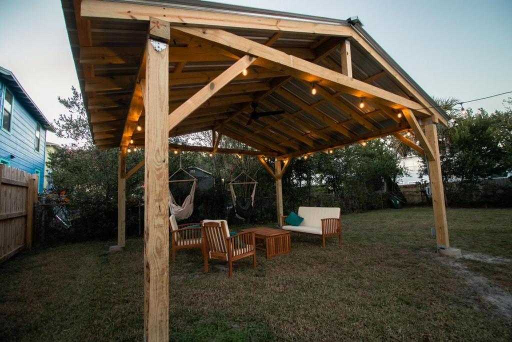 Seas The Day - 4 Blocks To The Beach, Restaurant, And Bar District - Great Deck And Outdoor Space!! Jacksonville Beach Exterior photo